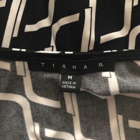 Tiana B brand dress.Faux wrap style. Size M. NWT. - Picture 4 of 8